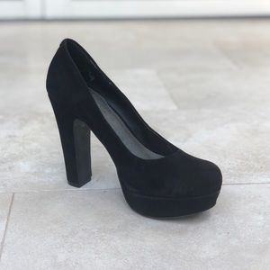 Gianni Bini Suede Pumps